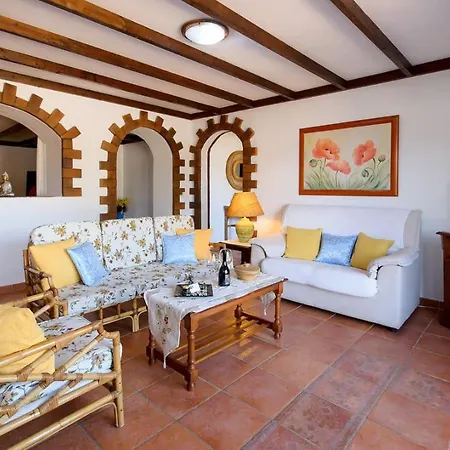 Clara Lanzarote - Macaronesiahomes Tegoyo