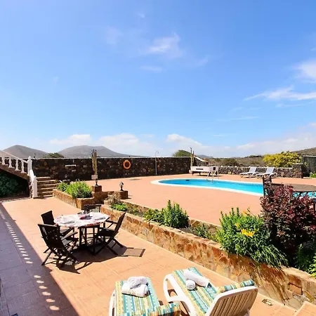 Clara Lanzarote - Macaronesiahomes