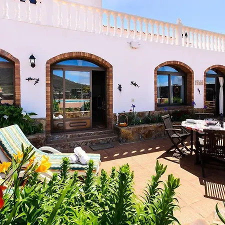 Clara Lanzarote - Macaronesiahomes