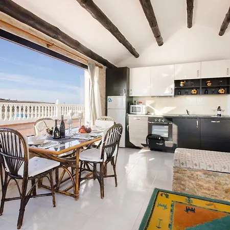 Clara Lanzarote - Macaronesiahomes Tegoyo