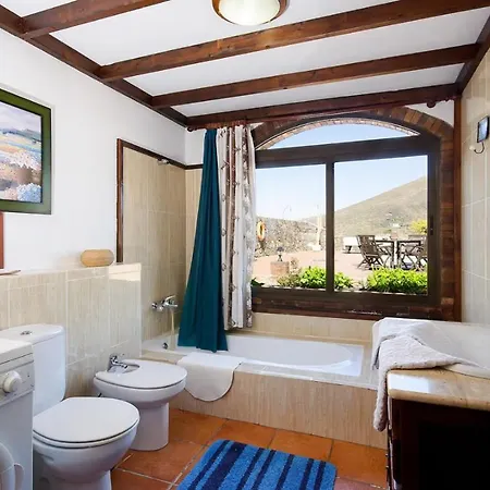 Clara Lanzarote - Macaronesiahomes Tegoyo